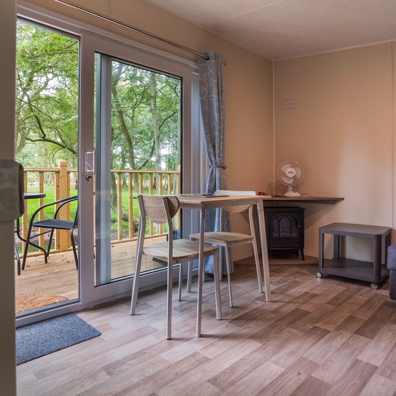 Woodhall Country Park – award-winning holiday park and nature retreat in Lincolnshire, UK