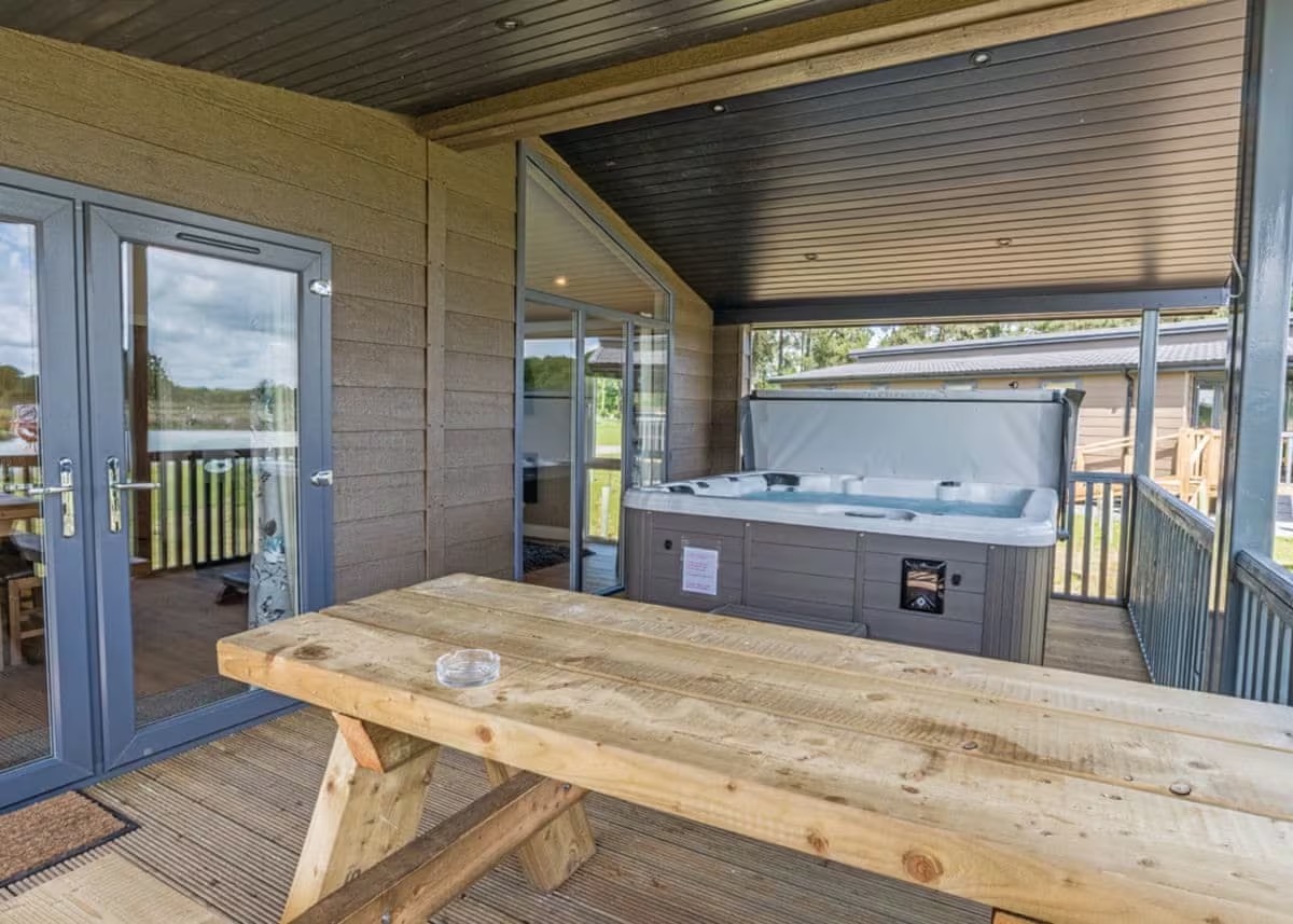 Woodhall Country Park – award-winning holiday park and nature retreat in Lincolnshire, UK