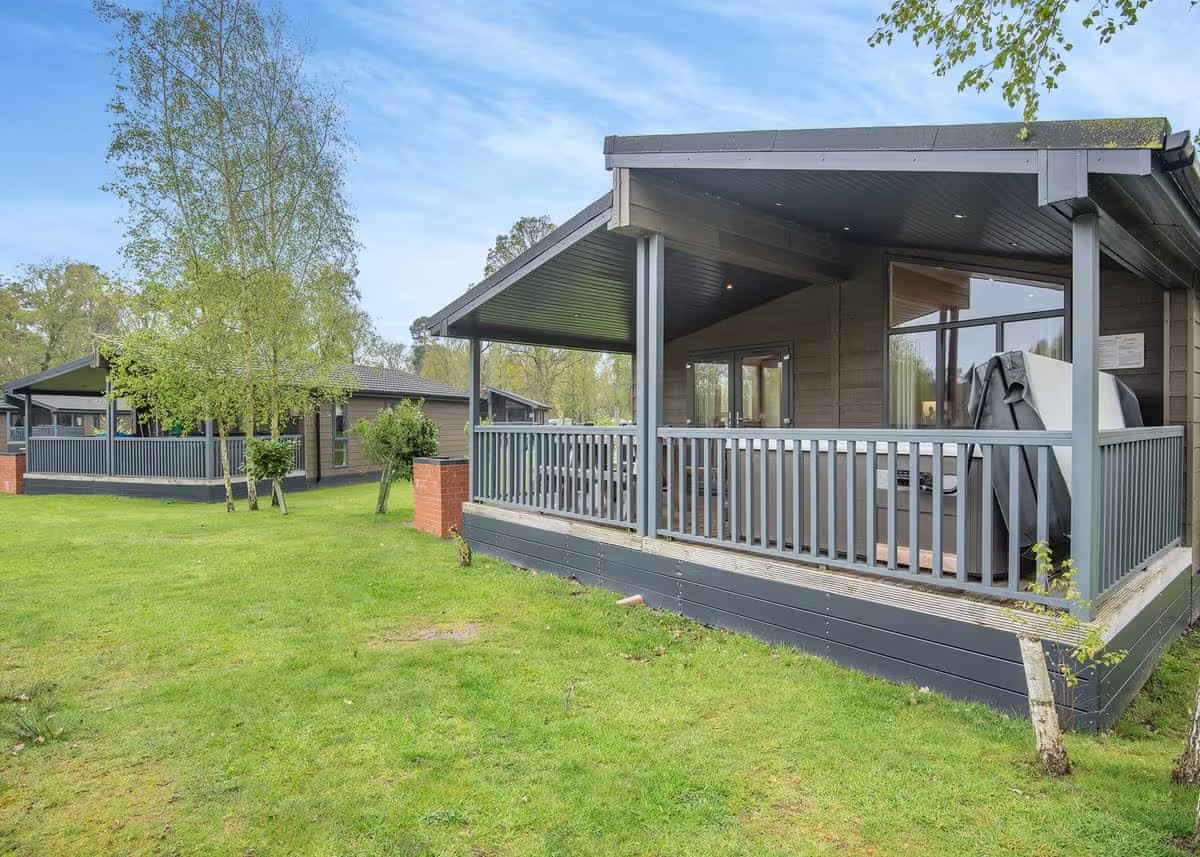 Woodhall Country Park – award-winning holiday park and nature retreat in Lincolnshire, UK